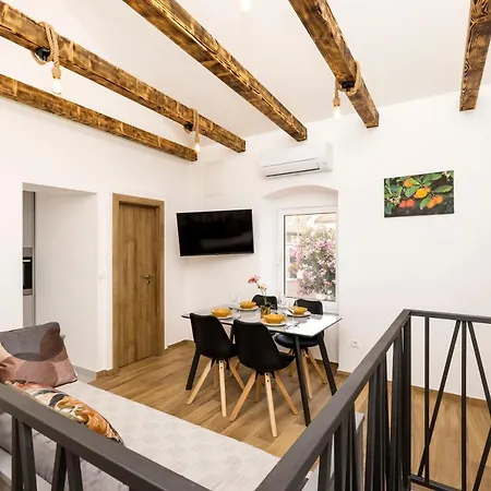 Apartments Maginja Lussingrande Esterno foto